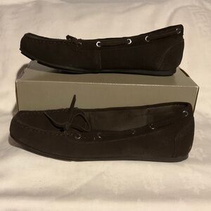 Women’s ST JOHN’S BAY SUEDE DRIVING MOCCASIN BROWN CAMMIE SIZE 10 NWT in box